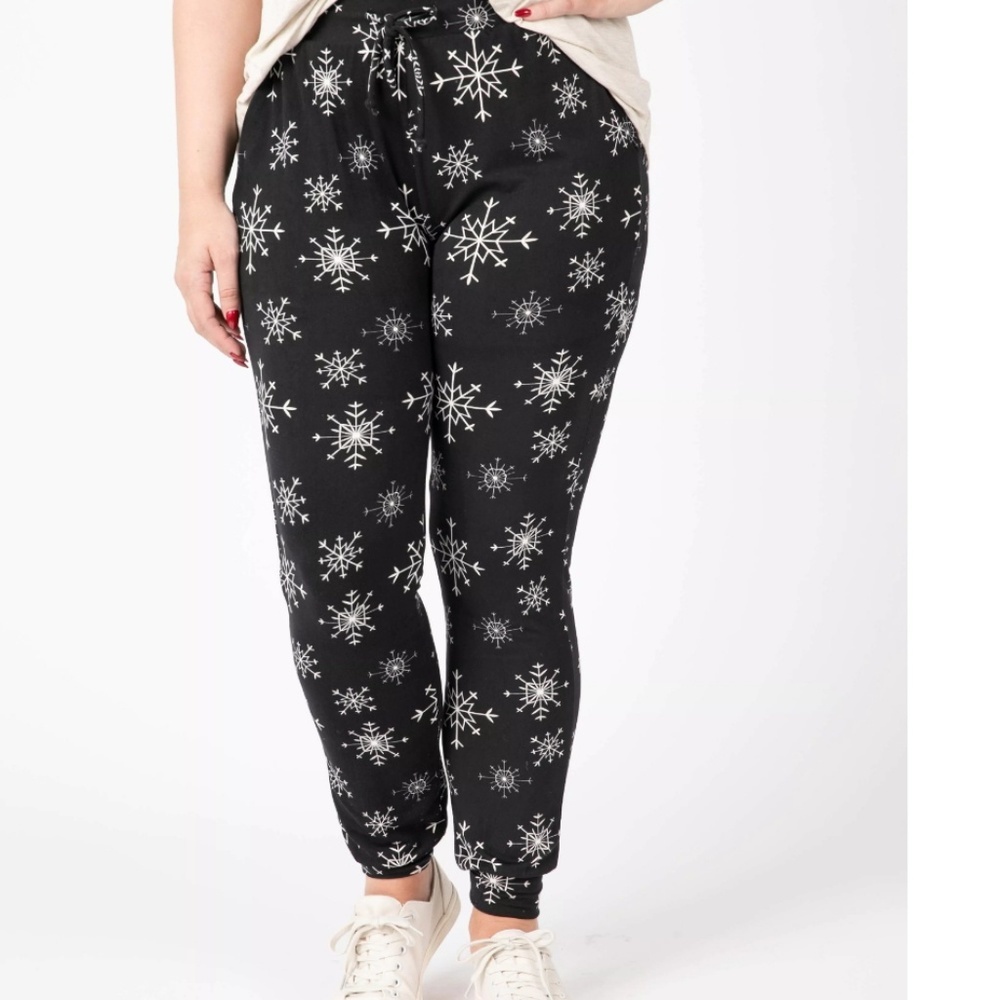 Agnes and Dora Women's Size Small Joggers Sweatpants Snowflake Black Winter Snow